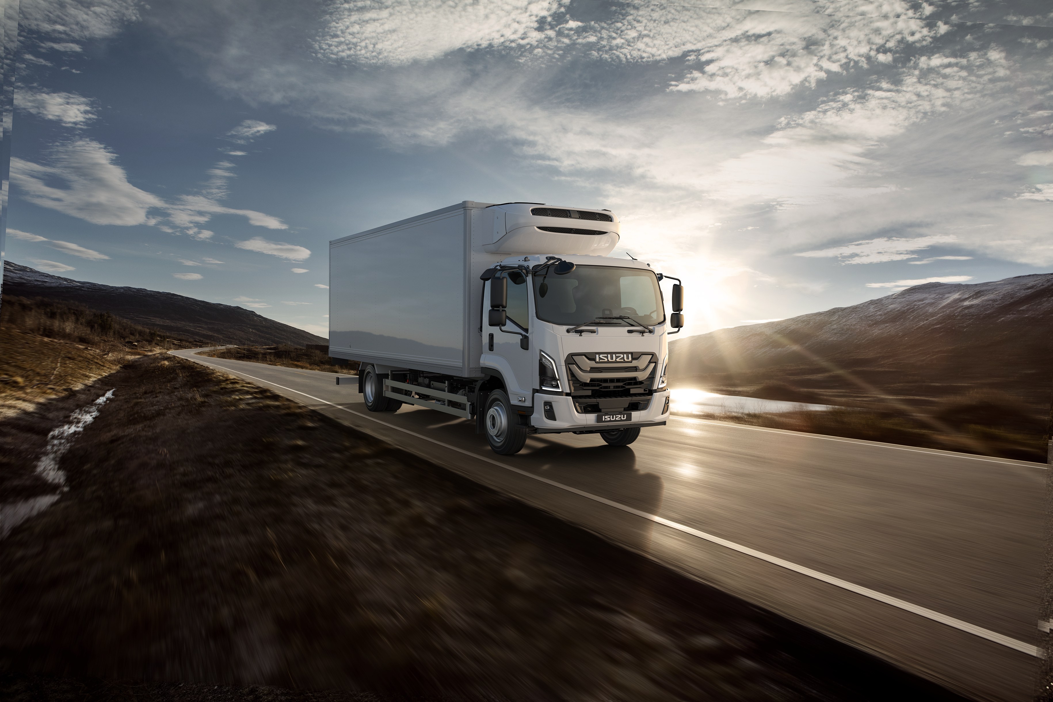 Camion ISUZU frigorific pe drum