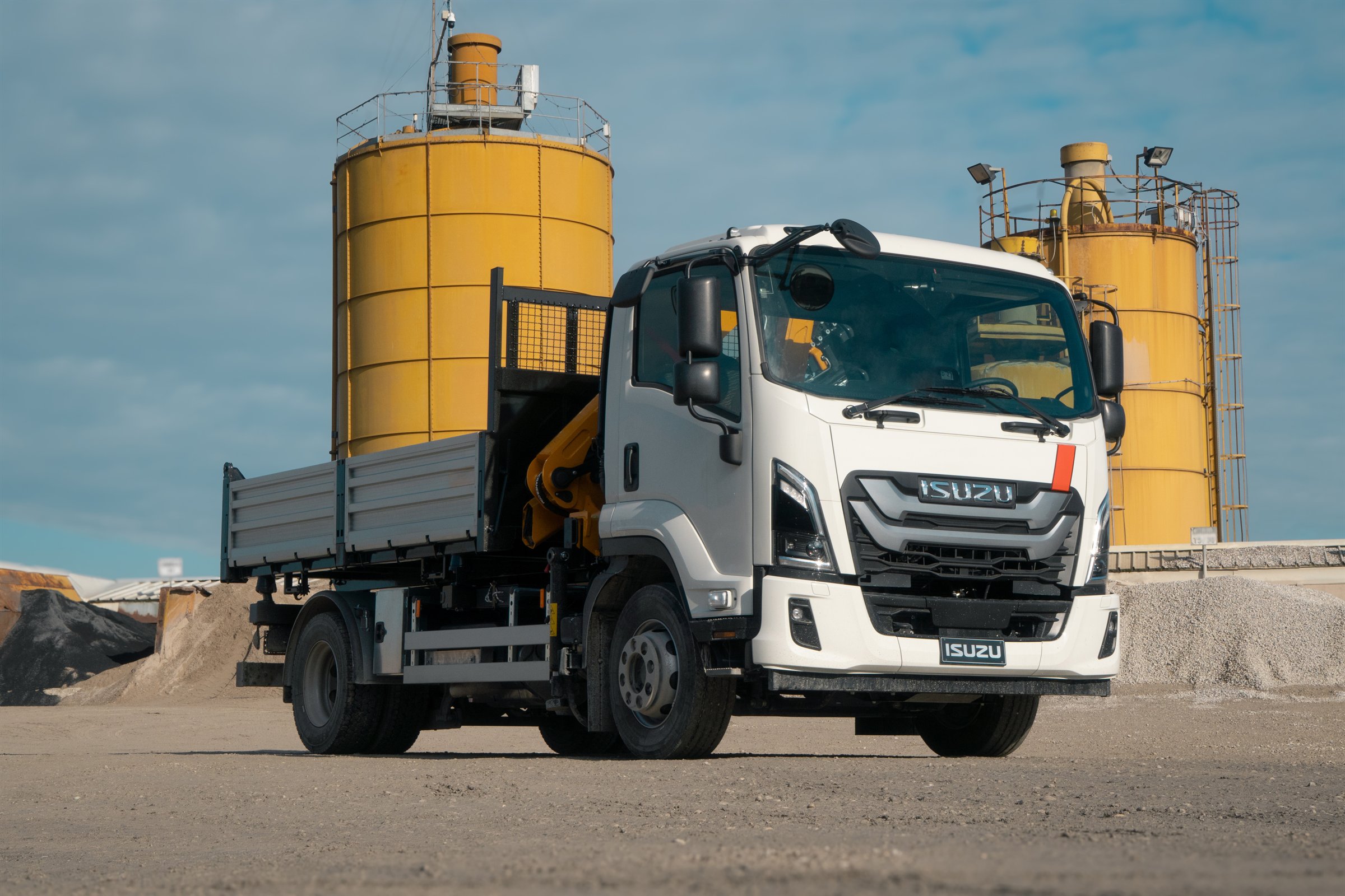 Camion ISUZU 10-14 tone în aplicație industrială