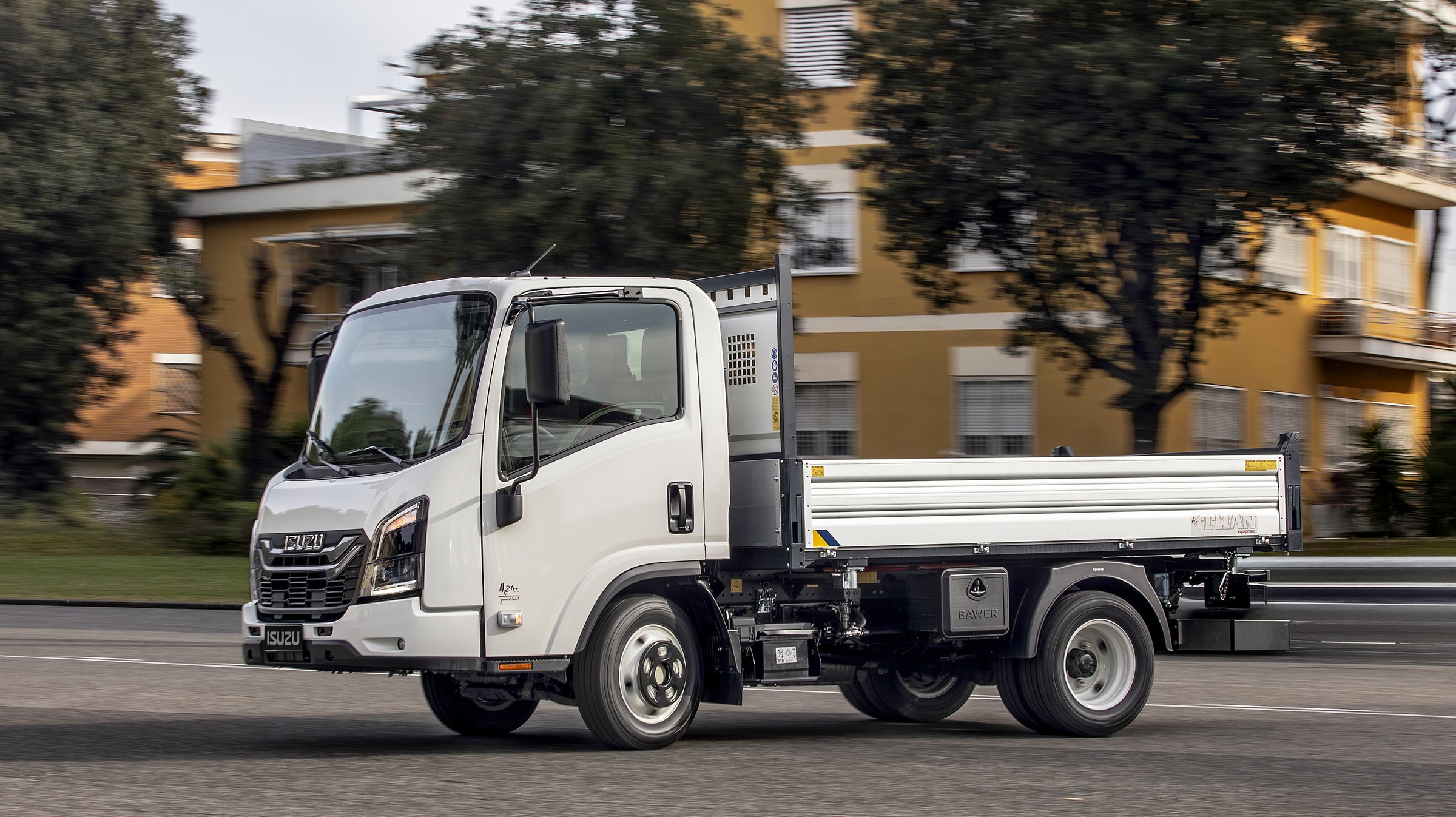 Camion ISUZU 3,5 tone cu platformă pentru distribuție urbană
